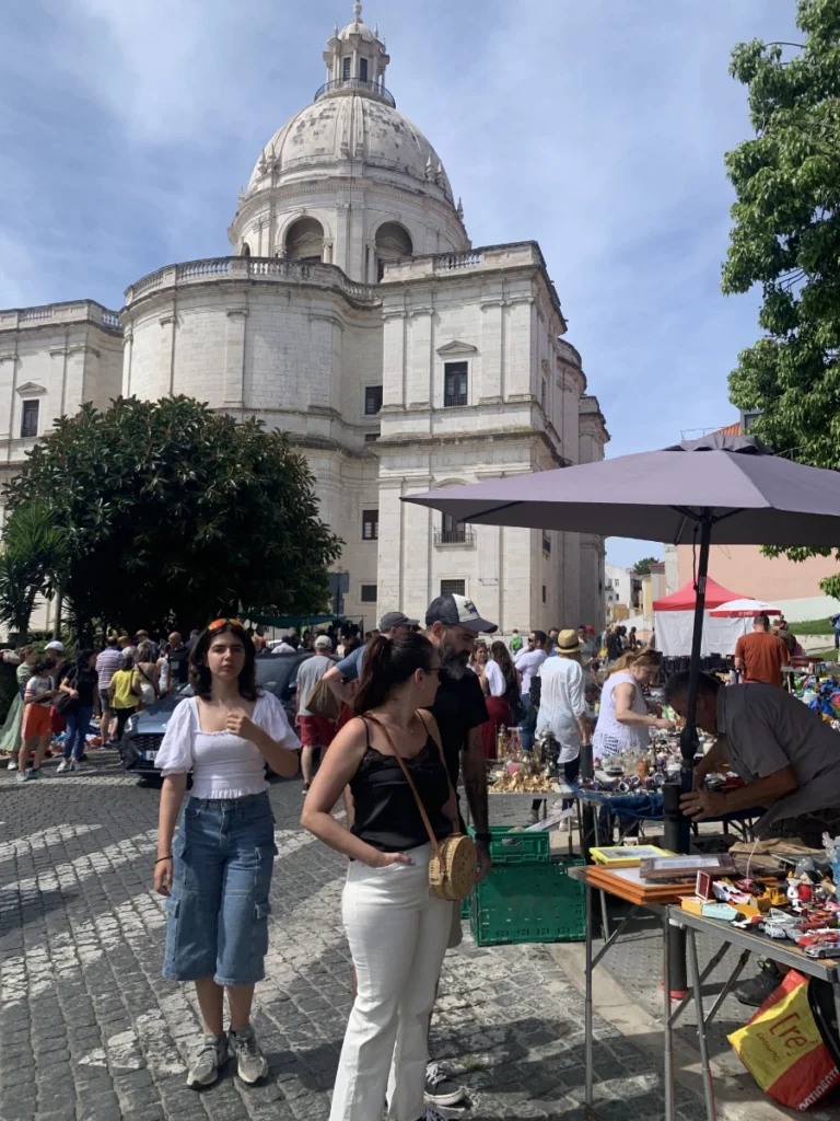 Feira da Ladra in Lisbon